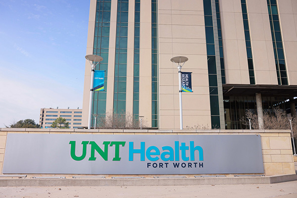 UNT Health Fort Worth sign in from of a campus building