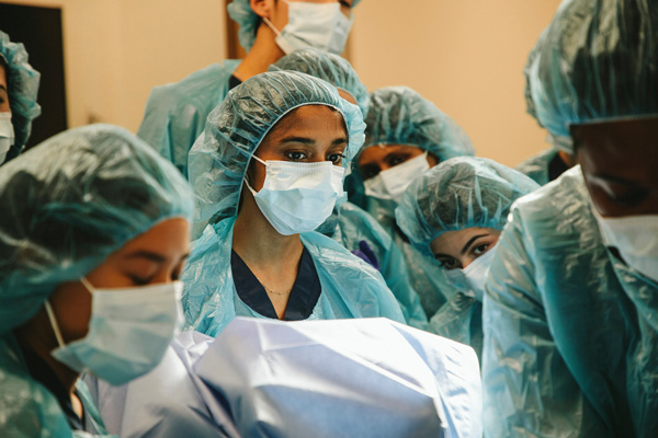 SHSU-COM students in full scrubs