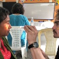 StudentdoctorKoryperformsaneyeexaminacommunityclinicsetting