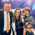 AthenasmileswithhertwochildrenontherightandOCOMdeanDrHastyontheleft