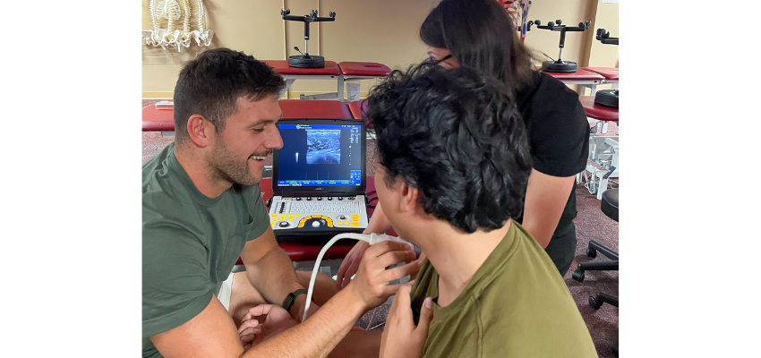 VCOM Virginia student uses ultrasound to view another student's shoulder