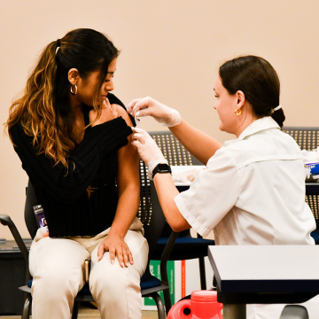 Student prepares to administer a vaccine