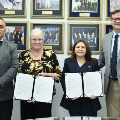 Representativesfromtwoinstitutionsdisplaysignedpartnershipdocumentsduringaformalagreementceremony
